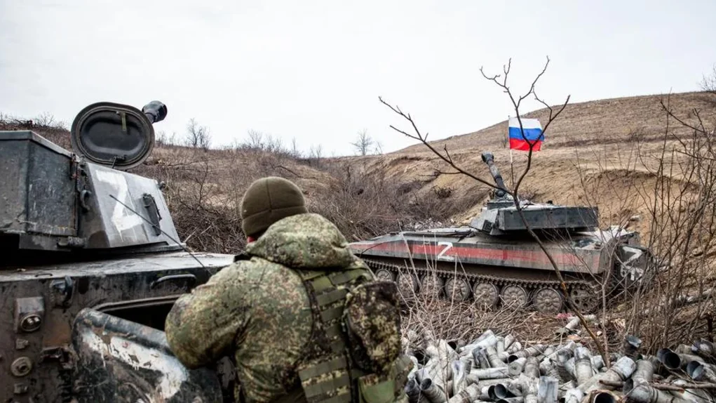 Rusiya ordusu Donetskdə İRƏLİLƏYİR FOTO