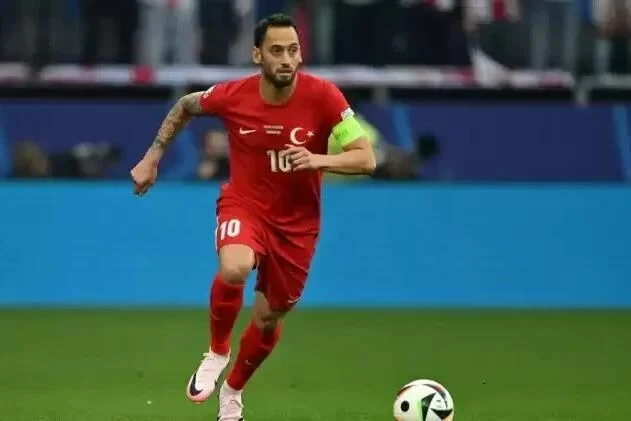 Hakan Çalhanoğlu karyerasını bu klubda bitirəcək