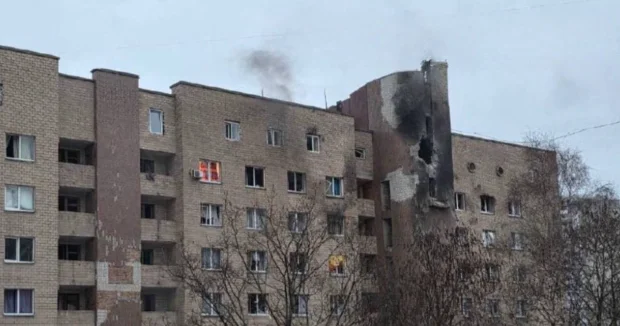 Kiyevdə yaşayış binasına dronunun düşmə anı VİDEO