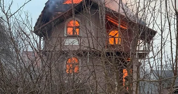 Киев под огнем: произошли пожары в жилых домах, число раненых растет