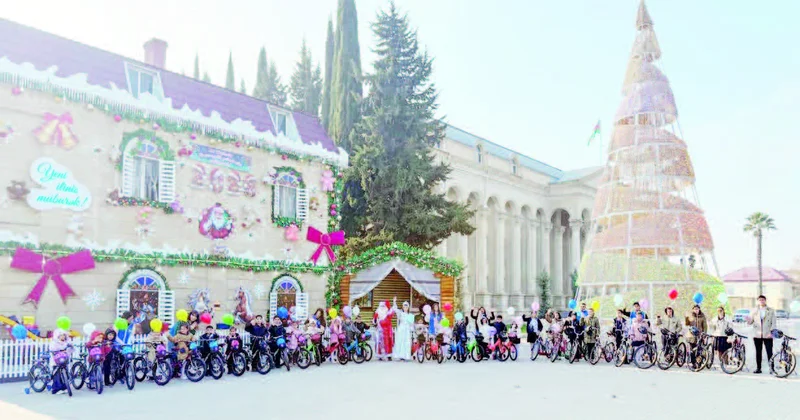 Yevlaxda uşaqların bayram sevinci