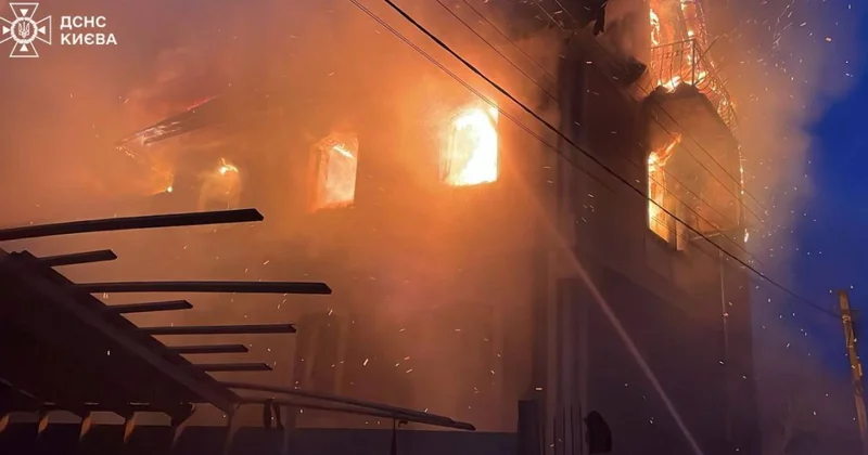 Kiyevə kütləvi hava hücumu dağıntılar və xəsarət alanlar var