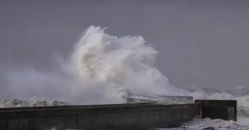 Сильный шторм над польским побережьем: объявлены предупреждения