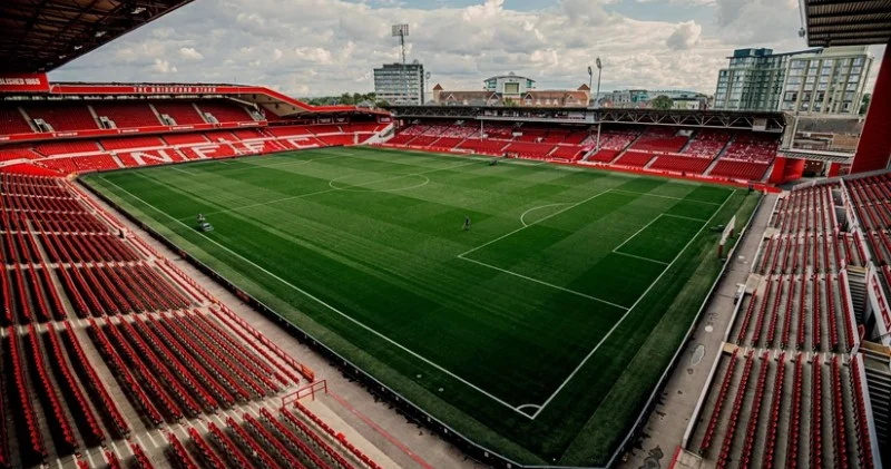 İngiltərə klubunun stadionunun tribunalarına keçmiş futbolçusunun adı veriləcək