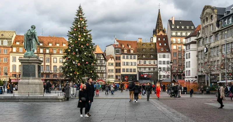 “Fransada Milad niyə gizlədilir? Müsəlman ölkələrində bayram daha açıq qeyd olunur“ “Boulevard Voltaire“