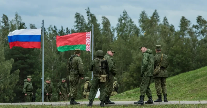 KİV: Putin Belarusu hücumlar və hərbi ssenarilər üçün dayaq nöqtəsi kimi görür
