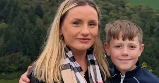 12 yaşlı uşaq sürətlə gedən avtomobili dayandıraraq anasını və özünü xilas etdi FOTO