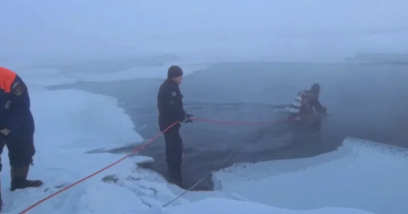 В России микроавтобус провалился под лёд есть погибшие ВИДЕО