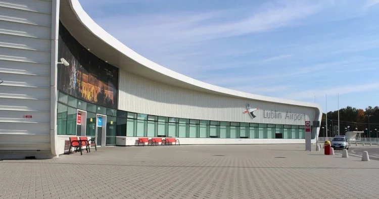 Polşanın iki hava limanının fəaliyyəti dayandırıldı KONKRET