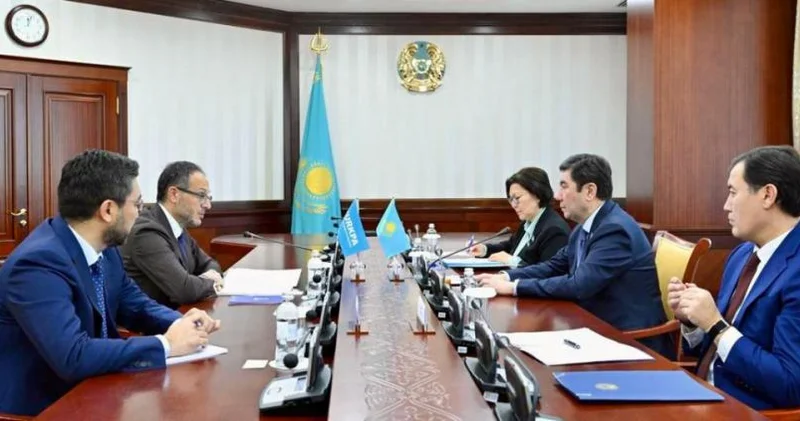 TÜRKPA nın Baş katibi Qazaxıstan Parlamentinin sədri ilə görüşüb