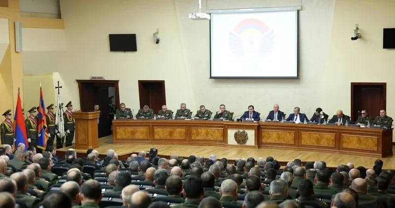 Suren Papikyan Ermənistan ordusu ilə bağlı tapşırıqlar verdi