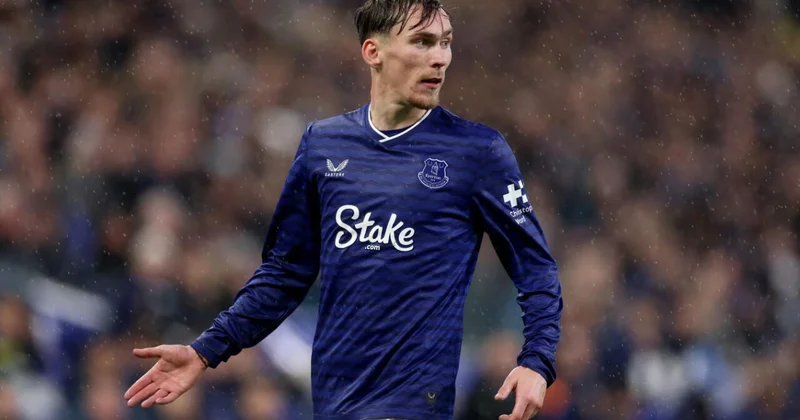 "Манчестер Юнайтед" рассматривает возвращение полузащитника из "Эвертона"