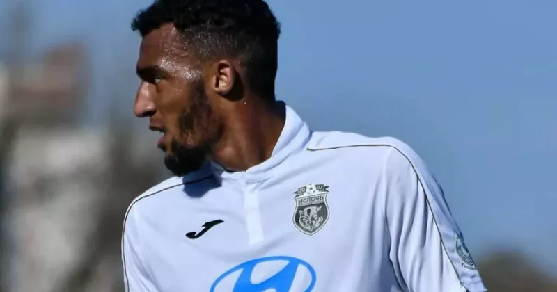 В России разъяренная толпа избила темнокожего футболиста