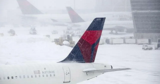 ABŞ da qar uçuşları iflic etdi: 5 mindən çox reys...