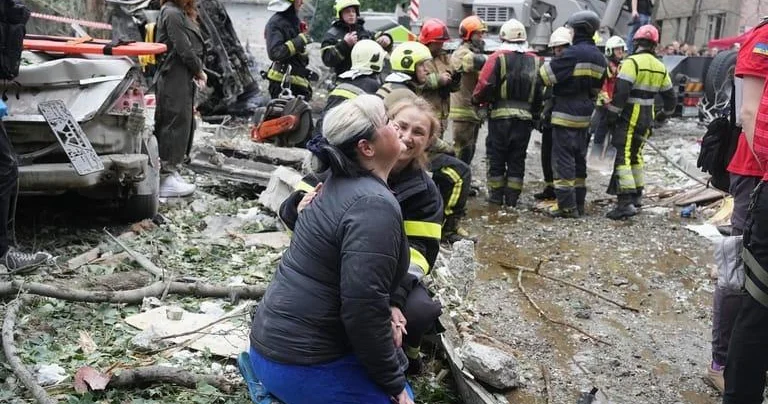 Kiyevə genişmiqyaslı hücum Yaşayış binaları vuruldu, çoxsaylı xəsarət alanlar var