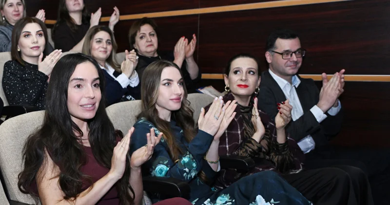 Prezidentin qızı ilə gəlini “Romeo və Cülyetta”nı izlədi Fotolar