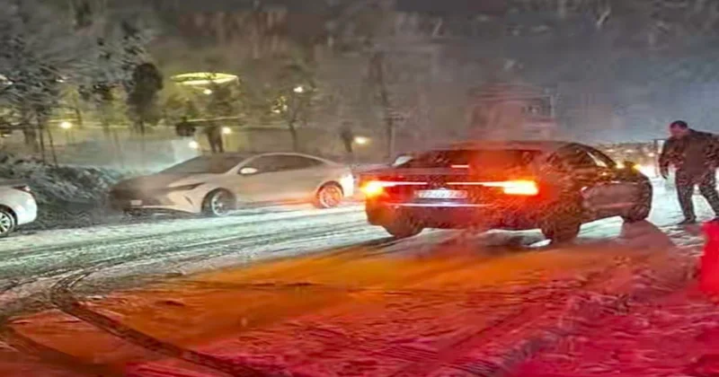 Göygölə güclü qar yağıb, avtomobillərin hərəkətində çətinliklər yaranıb FOTO