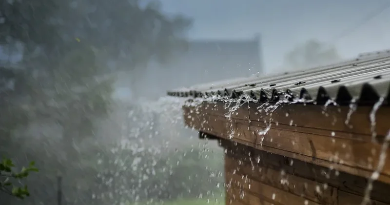 Sabah Bakıda yağış və sulu qar yağacaq, güclü külək əsəcək