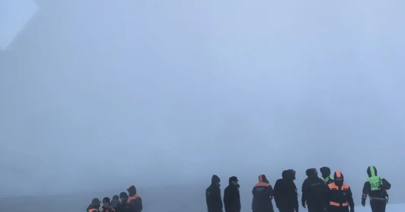 Yakutskda avtomobil buzun altına düşüb, iki nəfər ölüb