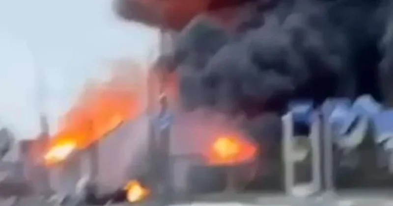 Ukraynaya PUA zərbələri Avtomobil salonu və yaşayış kompleksi yandı VİDEO