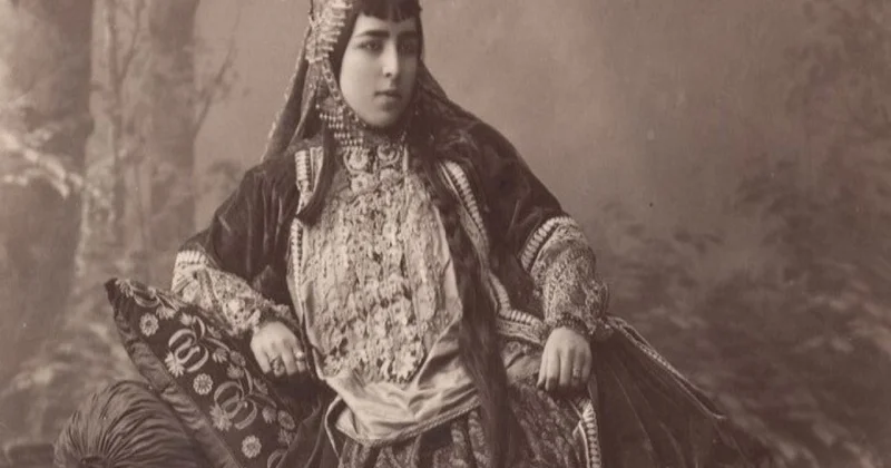 Gör, özüm hardayam, ürəyim harda... Gürcü şairin Naxçıvan xanının qızına yazdığı şeir