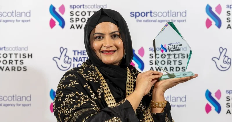 Müsəlman qadın Şotlandiyanın ən yaxşı məşqçisi seçilib...