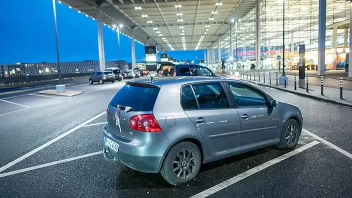 Hava limanında tərk edilən avtomobilin parkinq qiyməti şoka saldı KONKRET