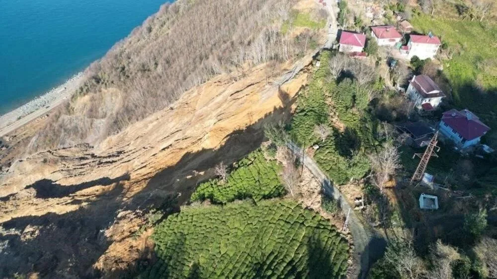 Uçurumun kənarındakı kənd: Sürüşmələr davam edir, evlər təhlükədədir