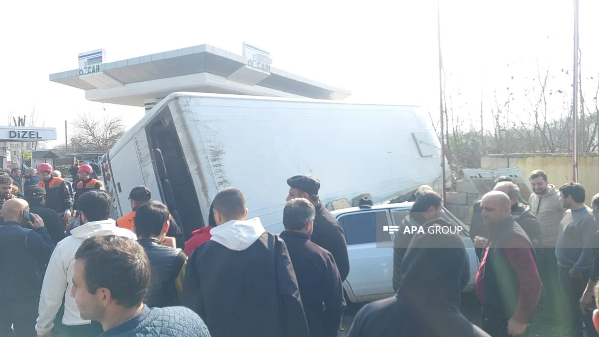 Lənkəranda sərnişin avtobusu aşıb, xəsarət alanlar var FOTO