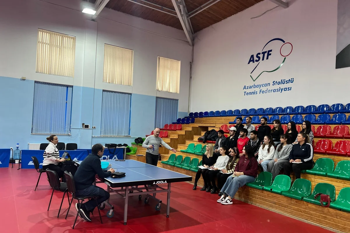 Stolüstü tennis hakimləri üçün seminar