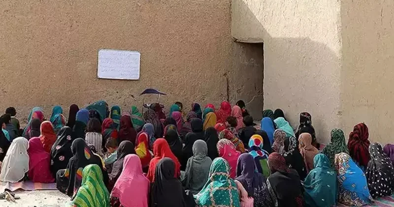 Əfqanıstanda qız uşaqları üçün təhsil rəsmi olaraq bitdi: Köləlik leqallaşdırılıb