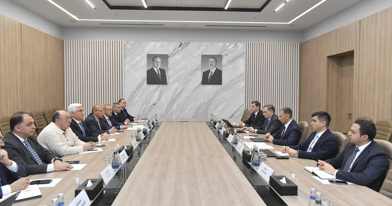 Rəşad Nəbiyev İKT şirkətləri ilə əsas çətinlikləri müzakirə etdi