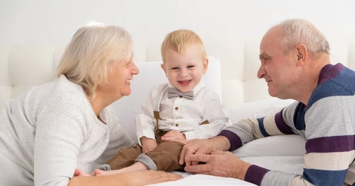 Научно доказано: бабушки и дедушки, воспитывающие внуков, молодеют душой и телом