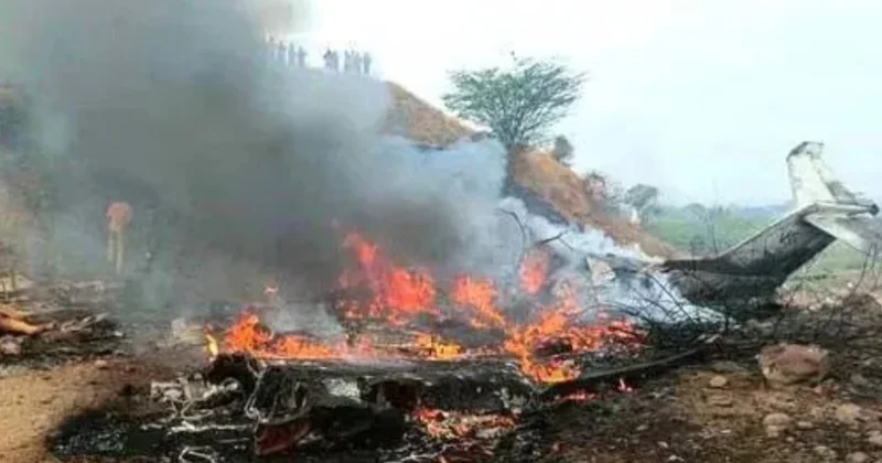 Hindistanda təyyarə qəzasında vəzifəli şəxs də daxil olmaqla 5 nəfər ölüb