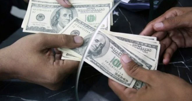 Dollar çökür: Treyderlərdən rekord investisiya...