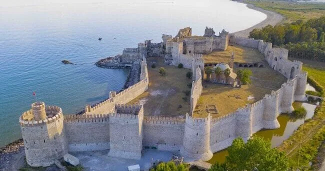 Aralıq dənizi sahilində yerləşən Mersin şəhəri tarixi və mədəni turizm baxımından böyük potensiala malikdir