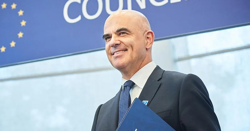 Bizə deyirlər ki, sərt güclər əsrində beynəlxalq hüquqda israr etmək sadəlövhlükdür Avropa Şurasının baş katibi