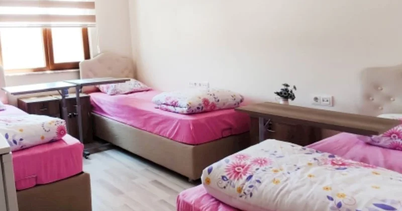 Onlarla tələbə çöldə qalıb Yataqxana oyunu quranlar cəzalandırılacaq