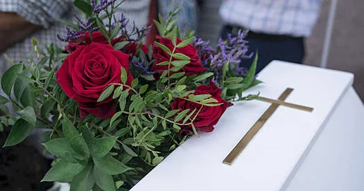 Ata şübhəli ölüm səbəbindən oğlunu dəfn etməkdən imtina edir...