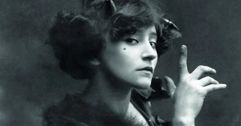 Gənc oğlanla eşqini yazan qadın Əri niyə onu otağa kilidləyirdi?