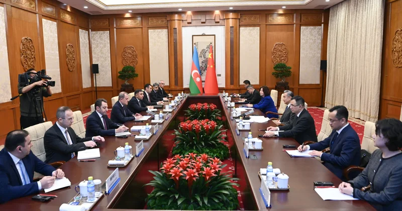 Ceyhun Bayramov Çin XİN rəhbəri ilə regional və beynəlxalq məsələləri müzakirə edib