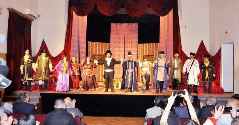 Teatrın tarixi ənənələrini özünə qaytaran quruluş