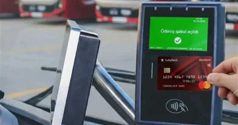 В Баку 85% поездок в автобусах оплачиваются безналично