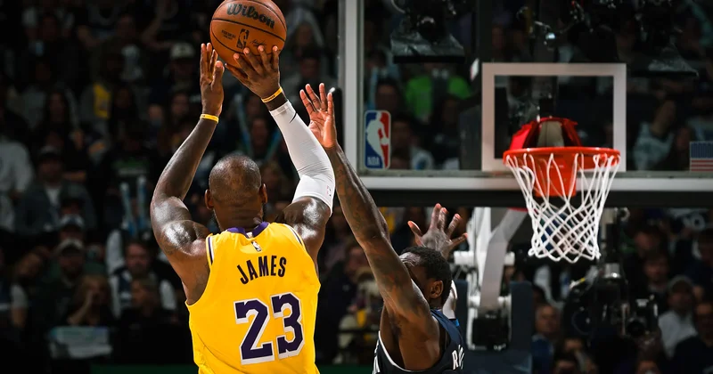 Lebron 51 mini də arxada qoydu