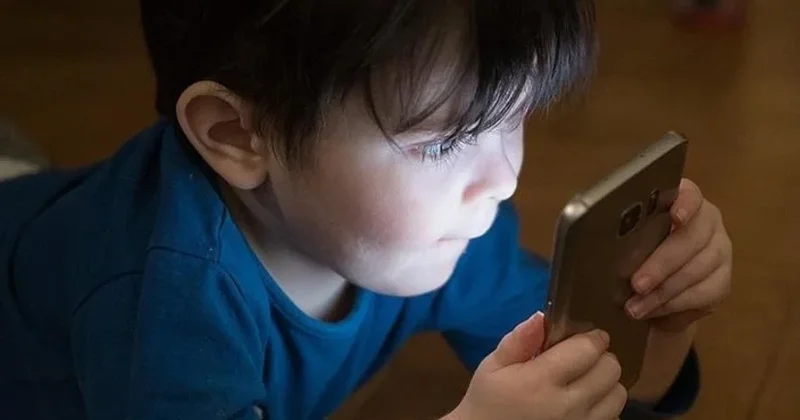 Uşaqların sosial şəbəkəyə sərbəst girişinə qadağa qoyulması ilə bağlı dinləmənin keçirilməsi təklif olunub