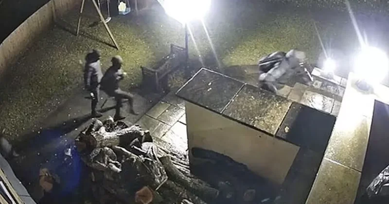 В Великобритании грабители с кувалдой похитили коллекцию редких часов и сумок