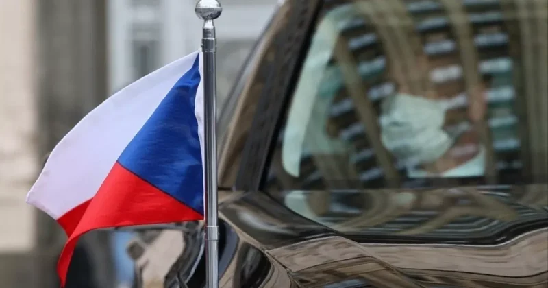 Чехия смягчила правила поездок российских дипломатов по Шенгену
