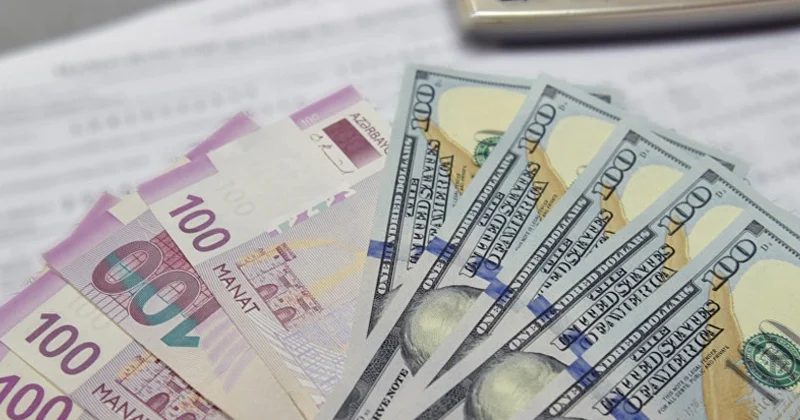 Dollar dəyərini itirir: Manat bahalaşacaq?