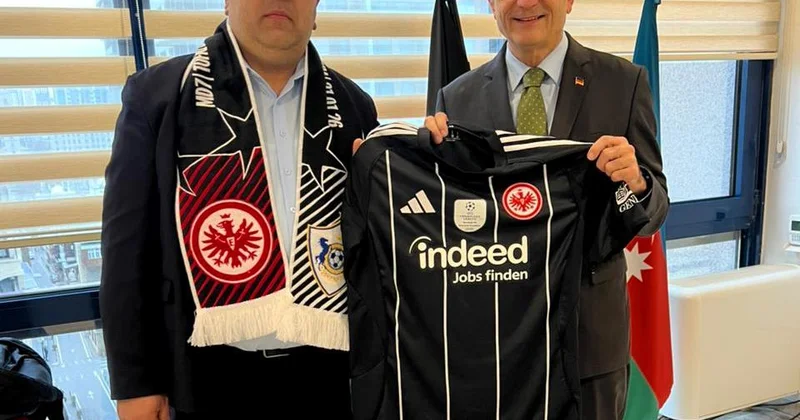 Səfir “Qarabağ” “Ayntraxt” matçının hesabını düz tapan şəxsi mükafatlandırdı