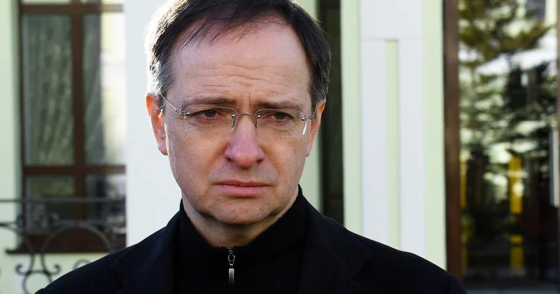 Учителя российских школ недовольны учебниками Мединского